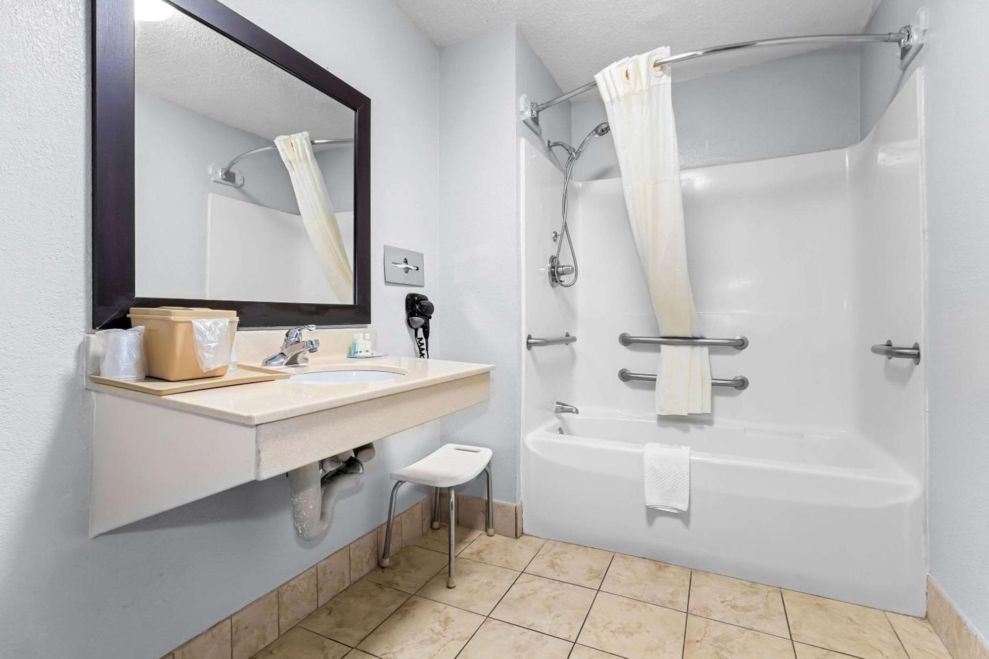 Quality Inn & Suites Florence Civic Center Екстер'єр фото